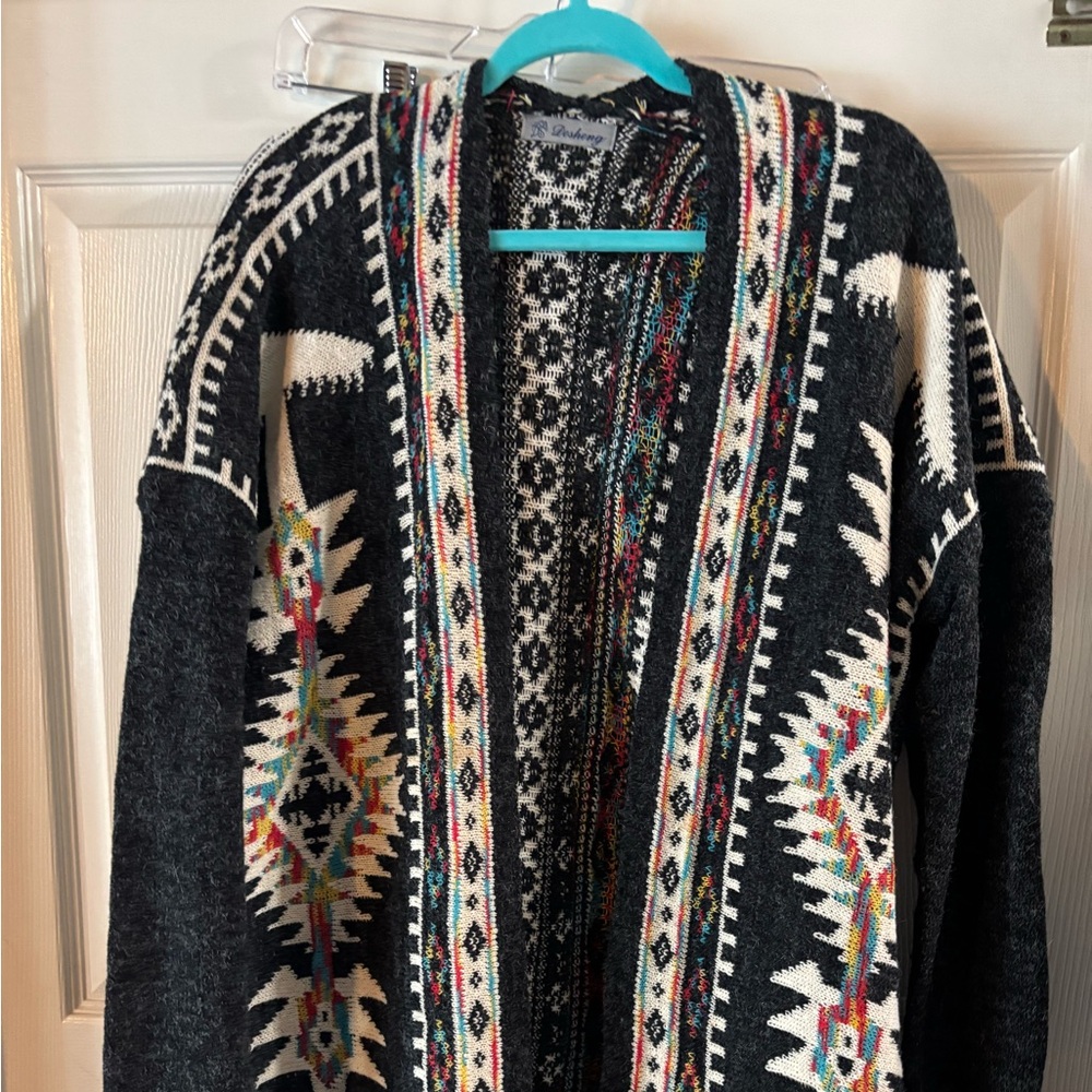 Desheng sweater!  Very pretty design.  Size 
XXL.  In excellent condition!